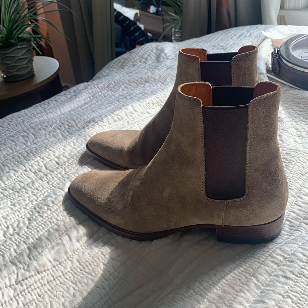 Saint Laurent ‘Wyatt’ suede chelsea boot in ‘land’ color, size EU 41 / US 7.5